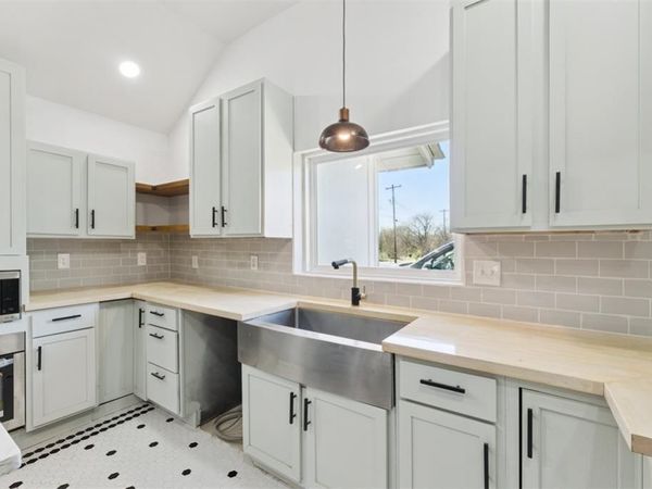 1220 W Dewey Street, Shawnee, OK 74801