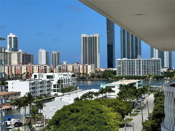 Unit 816, North Miami Beach, FL 33160