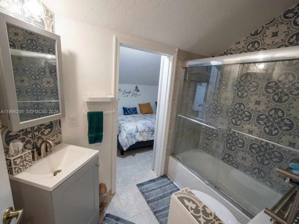 1016 Via Jardin, Unit 1016, Riviera Beach, FL 33418 Photo