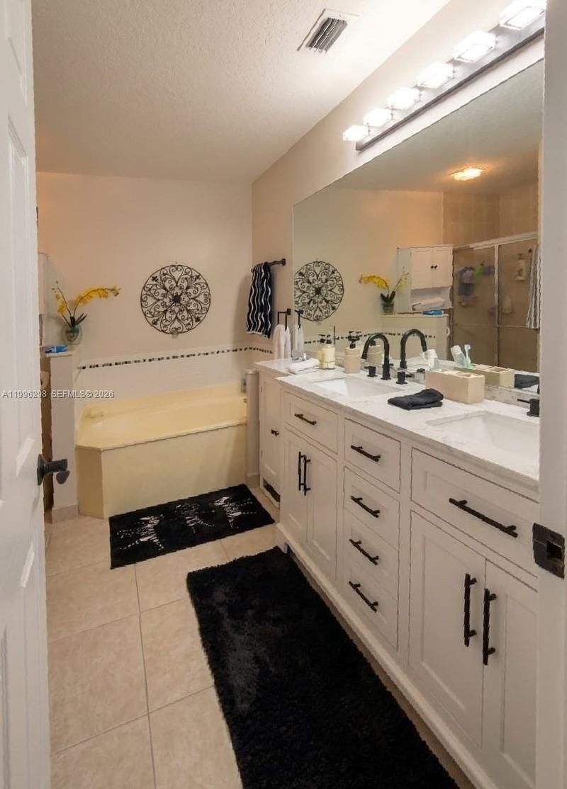 1016 Via Jardin, Unit 1016, Riviera Beach, FL 33418 Photo