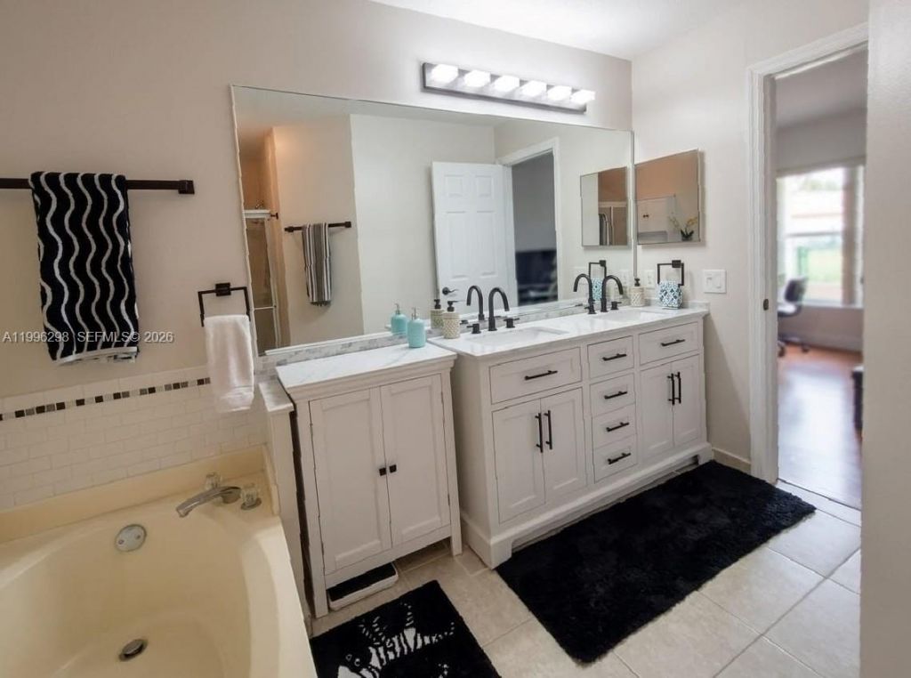 1016 Via Jardin, Unit 1016, Riviera Beach, FL 33418 Photo