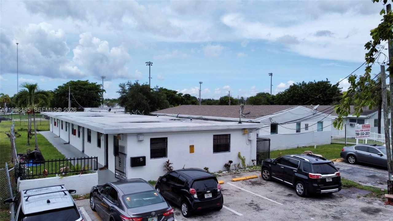 715 NW 7th Ave, Unit 4, Hallandale Beach, FL 33009 Photo
