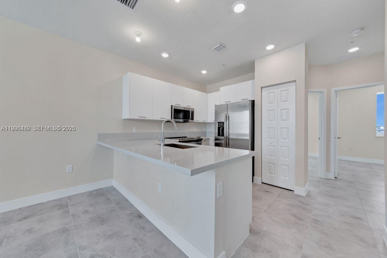 6420 NW 102nd Path, Unit 303, Doral, FL 33178 Photo