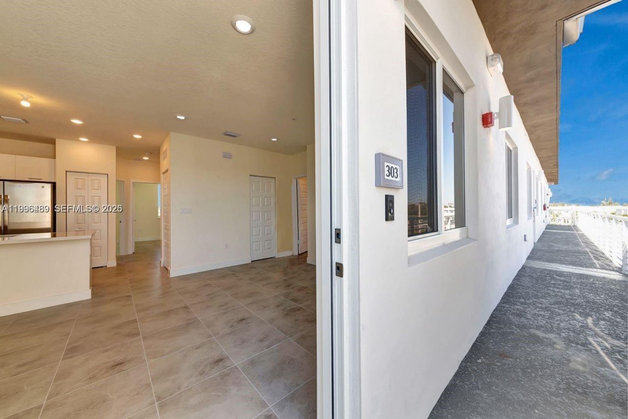 6420 NW 102nd Path, Unit 303, Doral, FL 33178 Photo