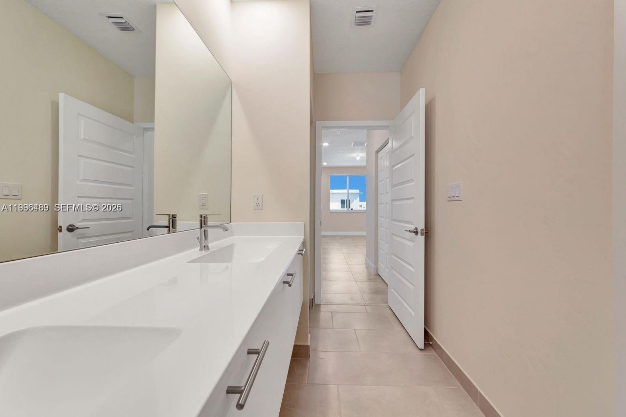 6420 NW 102nd Path, Unit 303, Doral, FL 33178 Photo