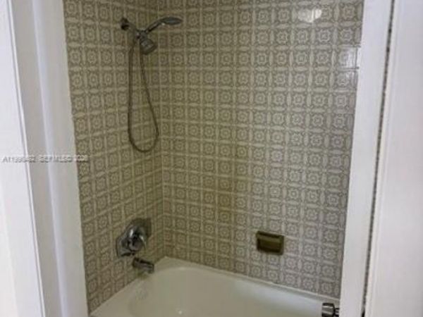 3545 NE 167th St, Unit 503, North Miami Beach, FL 33160