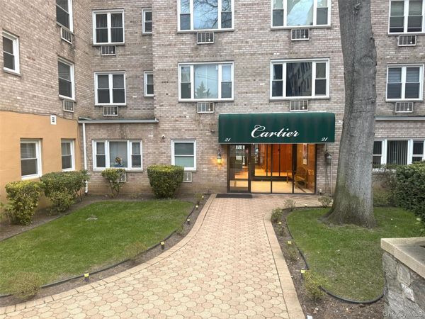 21 Bond Street , Unit 3A, Great Neck, NY 11021
