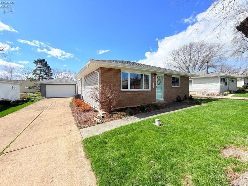 2078 Willowcove Drive, Marblehead, OH 43440 Photo 1