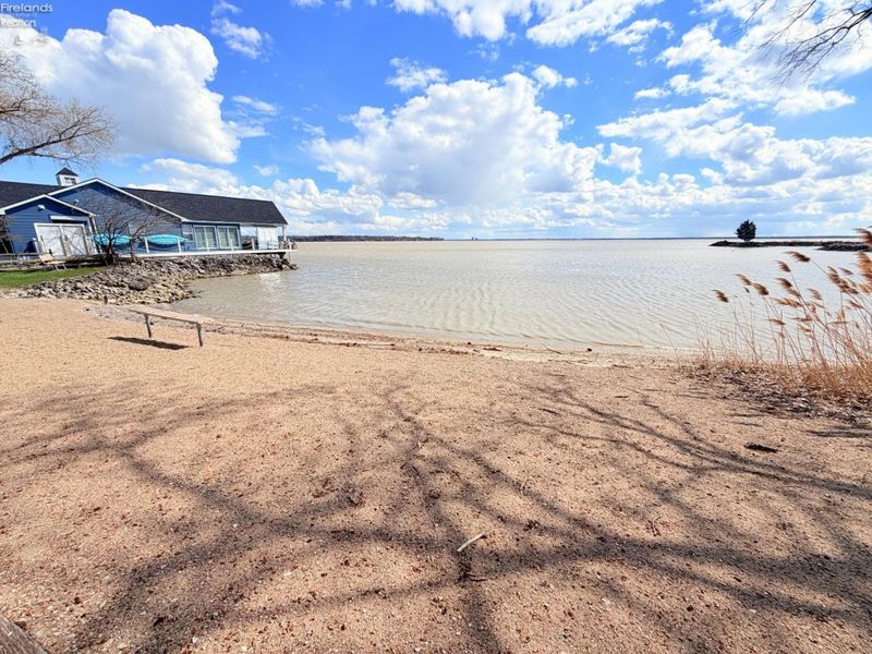 2078 Willowcove Drive, Marblehead, OH 43440 Photo 6