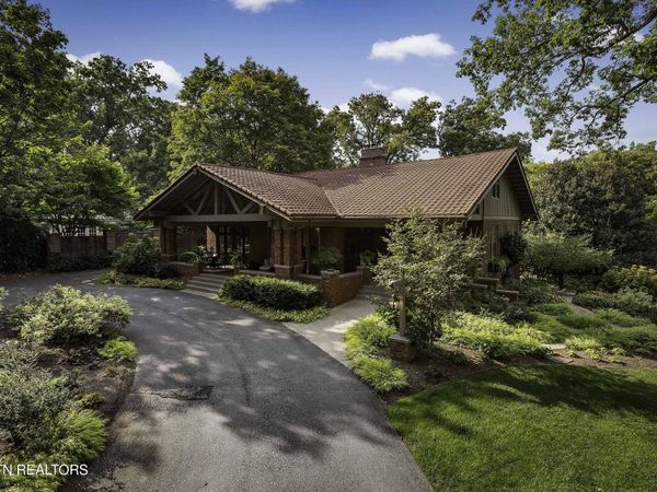 3835 Kingston Pike, Knoxville, TN 37919