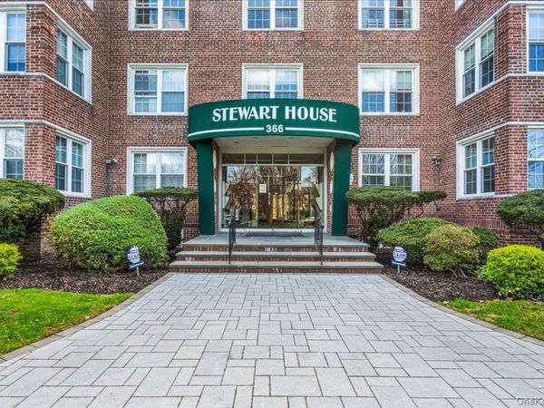 366 Stewart Avenue , Unit C4, Garden City, NY 11530