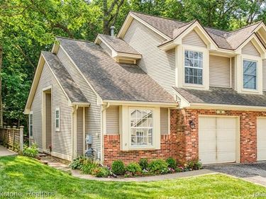 886 Whisperwood Trail, Fenton, MI 48430