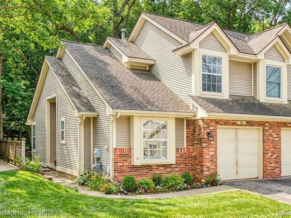 886 Whisperwood Trail, Fenton, MI 48430