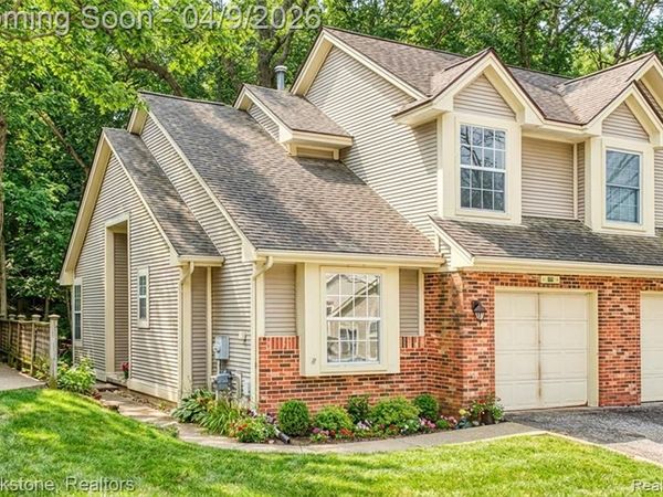 886 Whisperwood Trail, Fenton, MI 48430