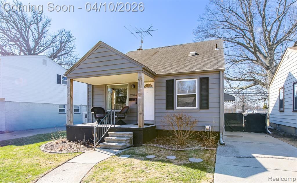 22644 Maxine Street, Saint Clair Shores, MI 48080 Main Photo