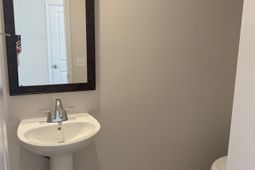 836 Huxley Lane photo 4