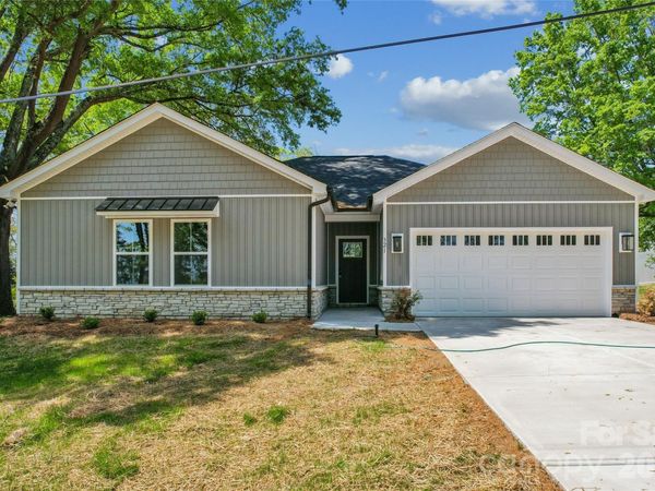 321 Henderson Circle , Harrisburg, NC 28075