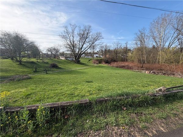 23 Hogsett Ln, Uniontown, PA 15401