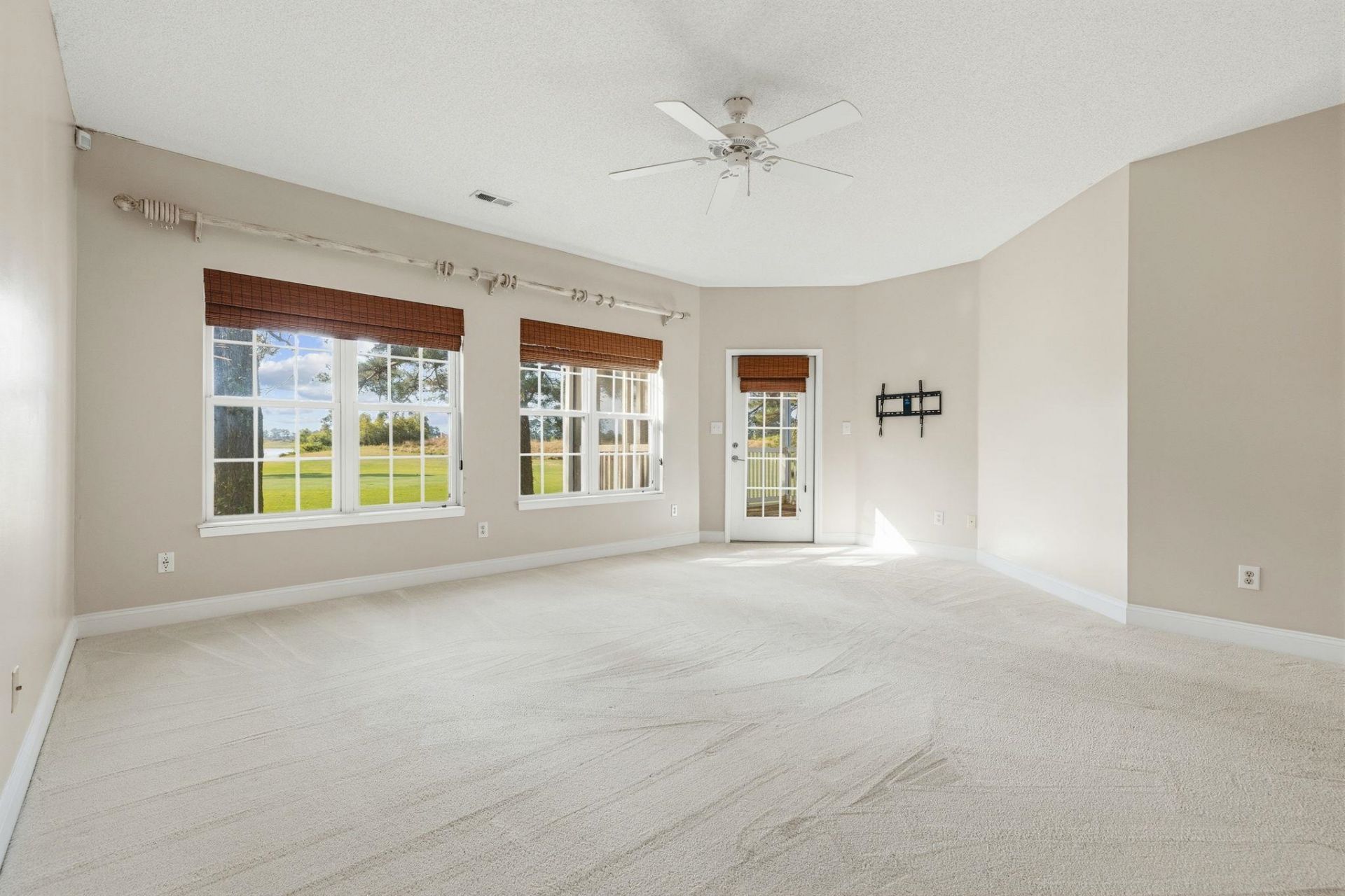 5049 Glenbrook Dr.  Photo 4