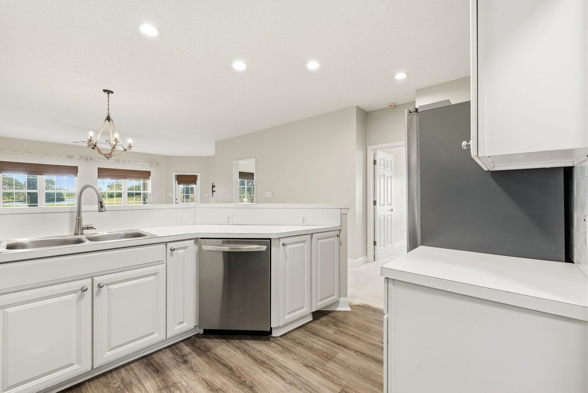 5049 Glenbrook Dr. Photo 5