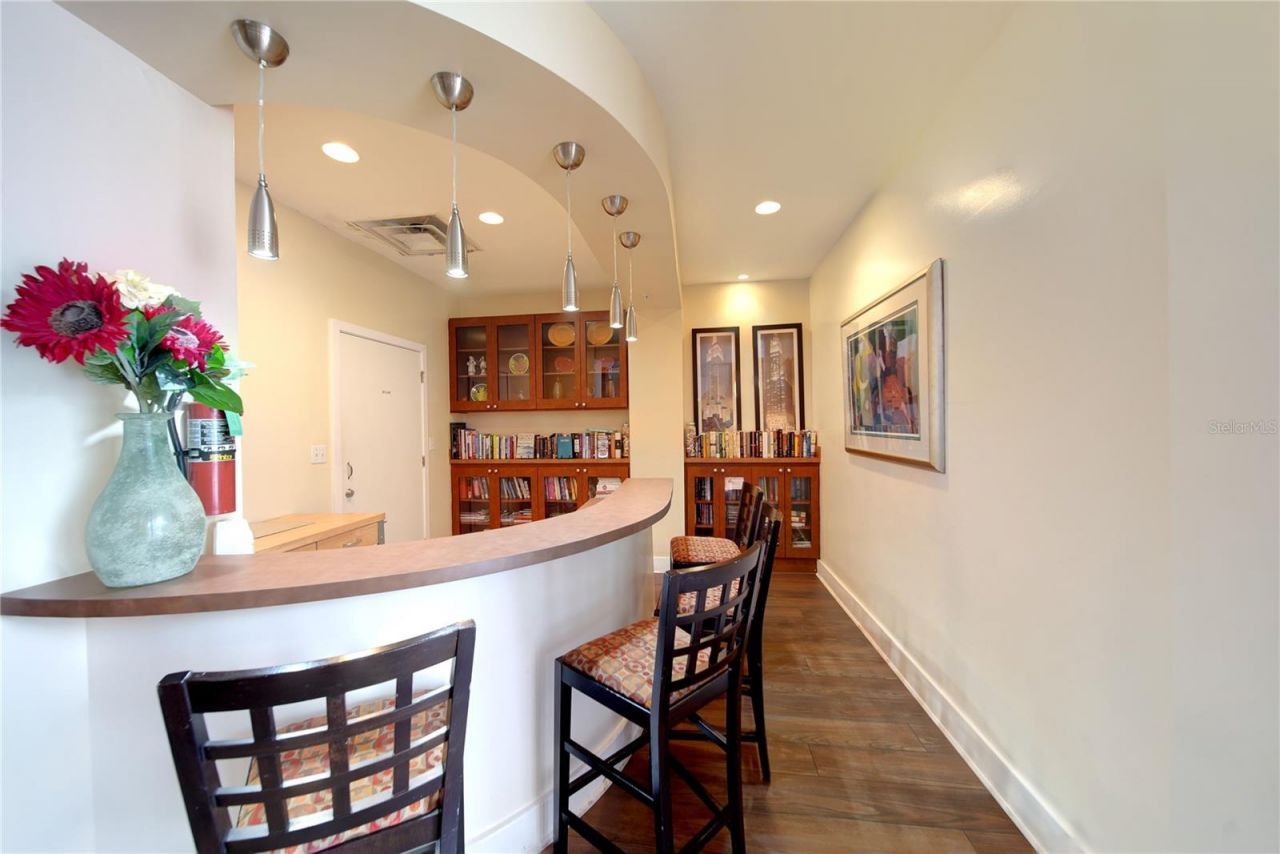 470 3rd Street S, Unit 612, Saint Petersburg, FL 33701 Photo
