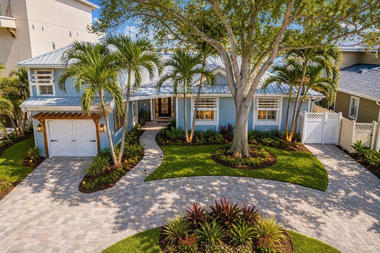 845 Bay Esplanade, Clearwater Beach, FL 33767 Main Photo