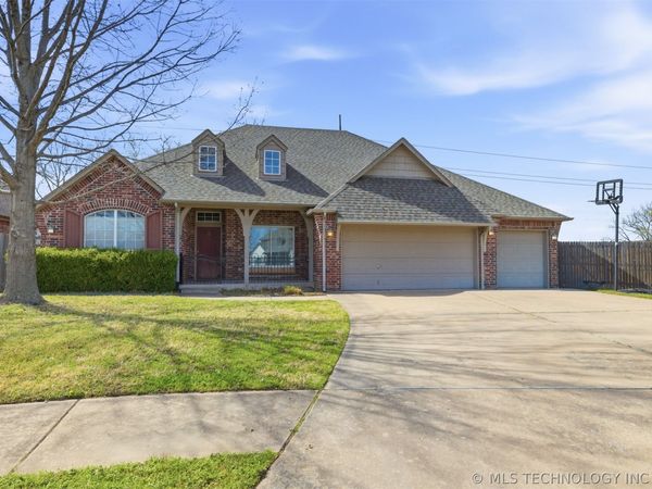 508 N Willow Street , Jenks, OK 74037