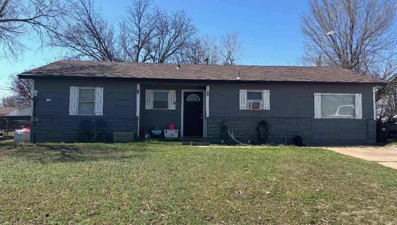 107 Oak St, Elgin, OK 73538 Main Photo