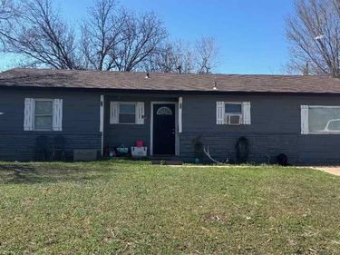 107 Oak St, Elgin, OK 73538