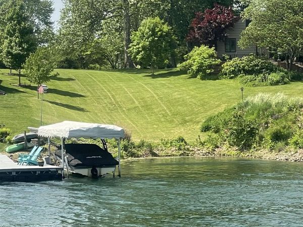 68 ALMOND Lane, Petersburg, IL 62675