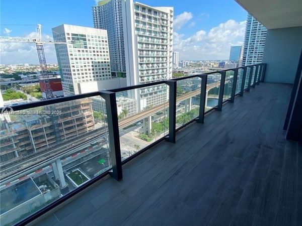 88 SW 7th St, Unit 1404, Miami, FL 33130