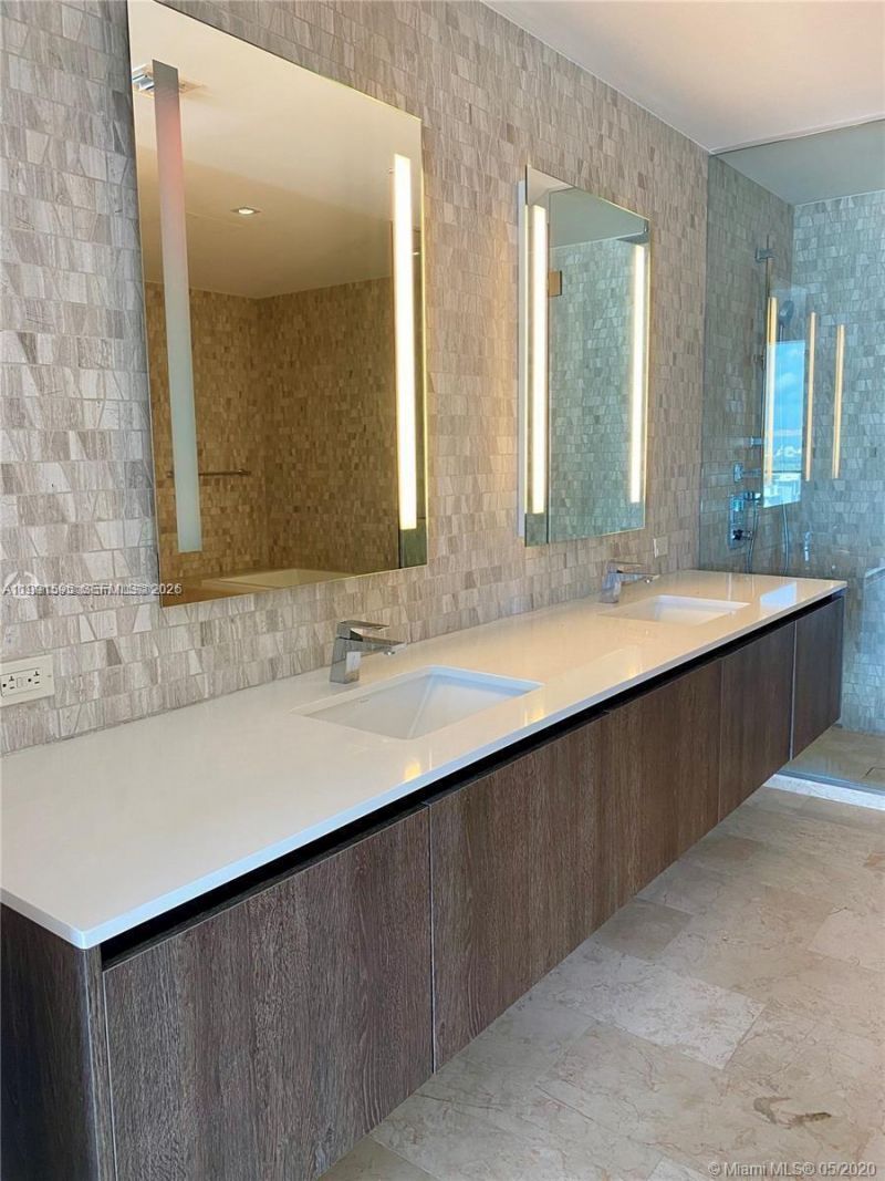 88 SW 7th St, Unit 1404, Miami, FL 33130 Photo