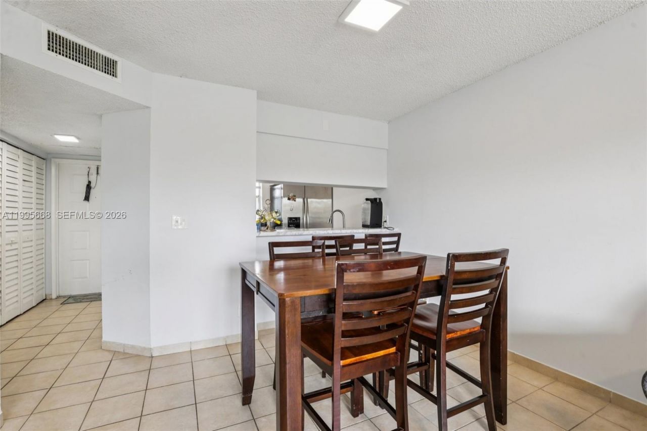 9930 Twin Lakes Dr, Unit 7-L, Coral Springs, FL 33071 Photo