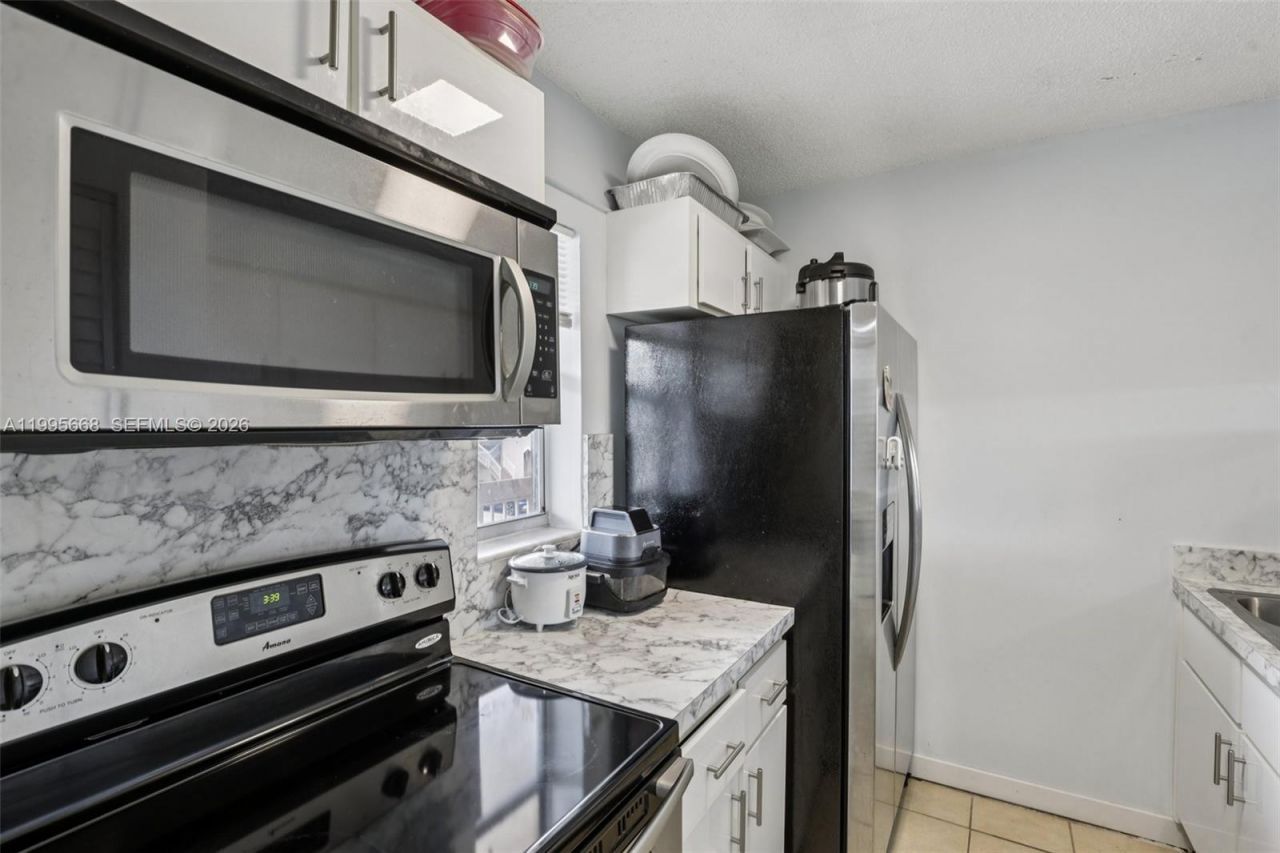 9930 Twin Lakes Dr, Unit 7-L, Coral Springs, FL 33071 Photo