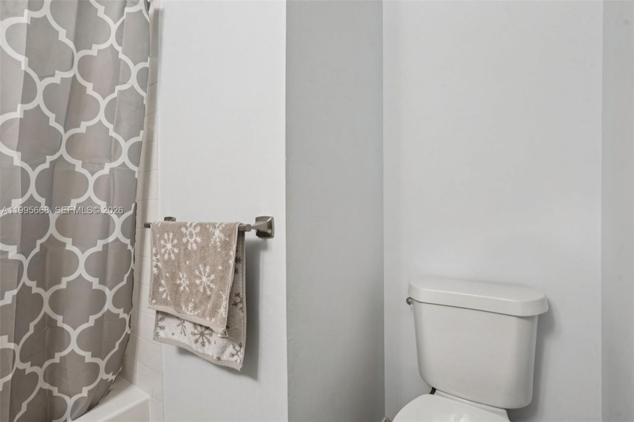 9930 Twin Lakes Dr, Unit 7-L, Coral Springs, FL 33071 Photo