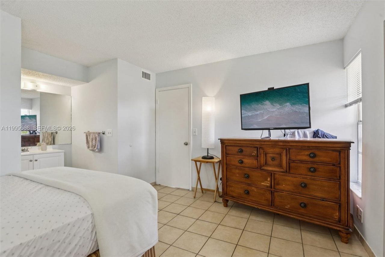 9930 Twin Lakes Dr, Unit 7-L, Coral Springs, FL 33071 Photo