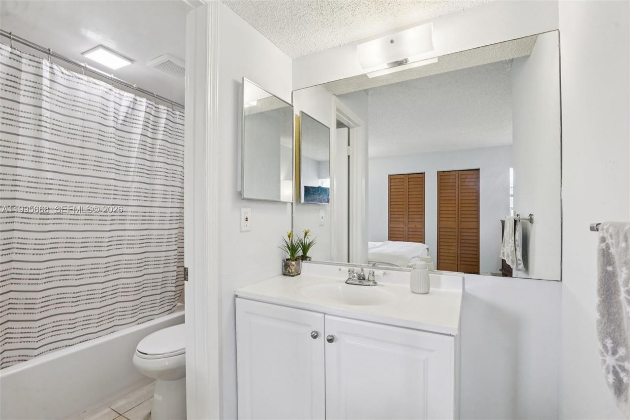 9930 Twin Lakes Dr, Unit 7-L, Coral Springs, FL 33071 Photo