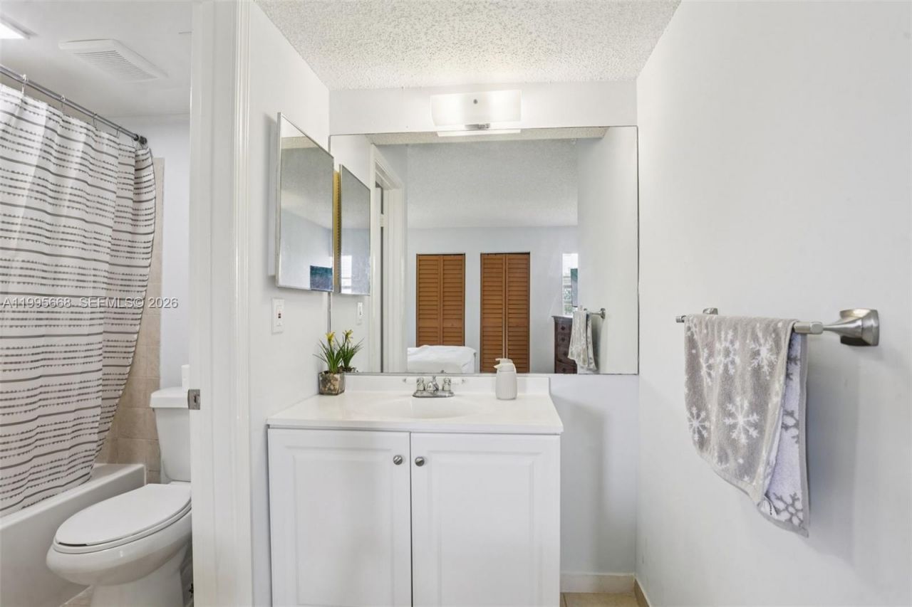 9930 Twin Lakes Dr, Unit 7-L, Coral Springs, FL 33071 Photo