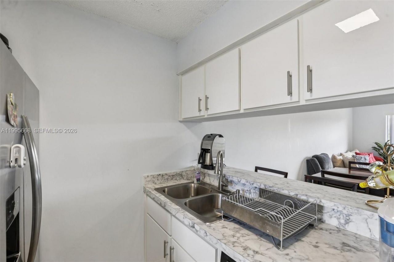 9930 Twin Lakes Dr, Unit 7-L, Coral Springs, FL 33071 Photo
