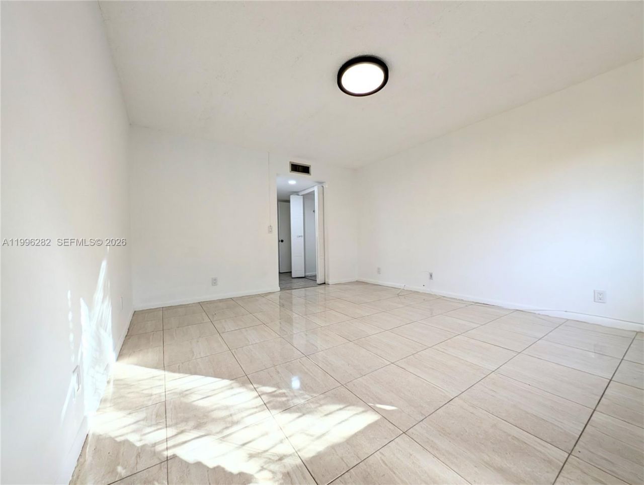 310 Lakeview Dr, Unit 105, Weston, FL 33326 Photo