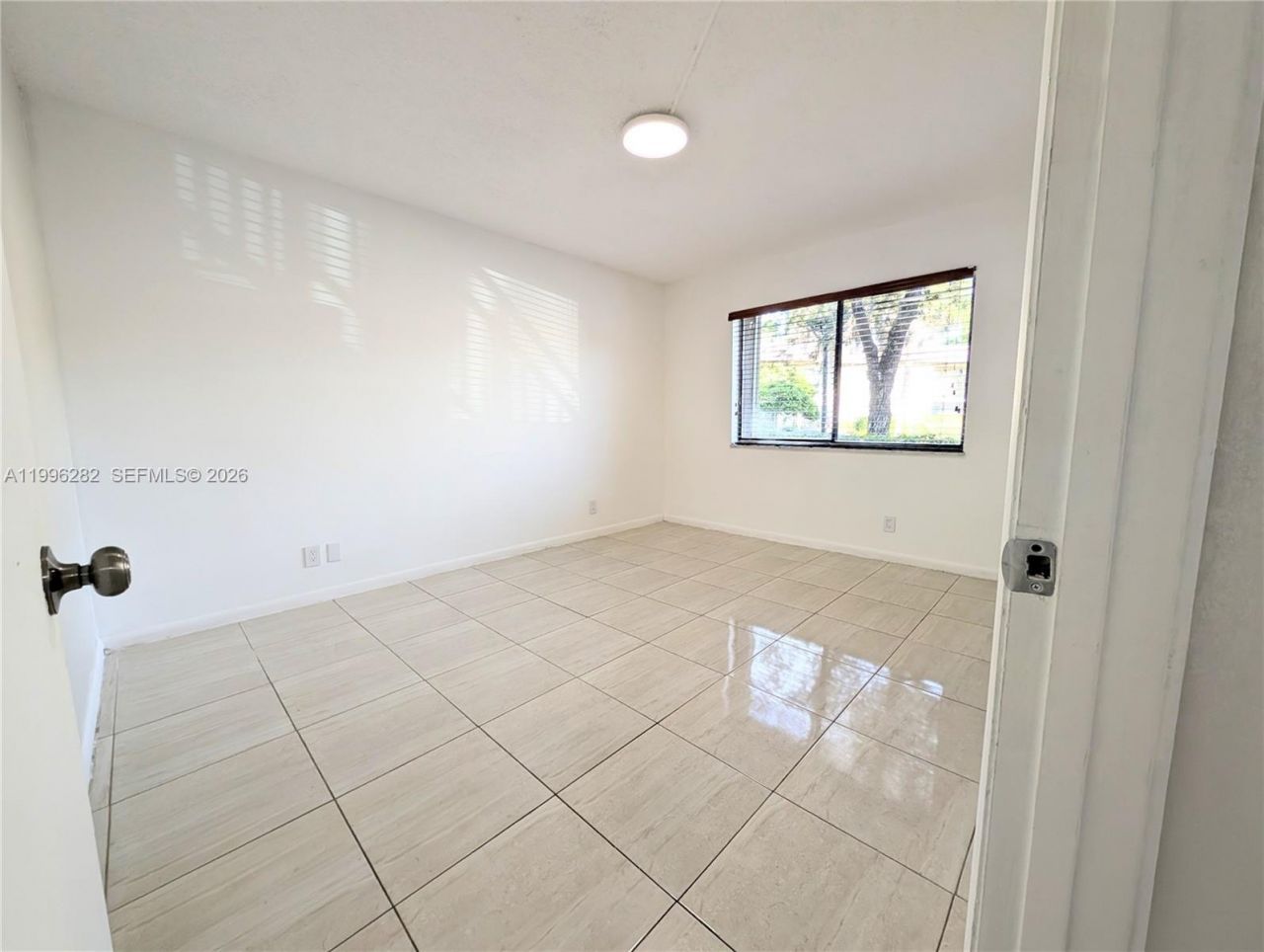 310 Lakeview Dr, Unit 105, Weston, FL 33326 Photo