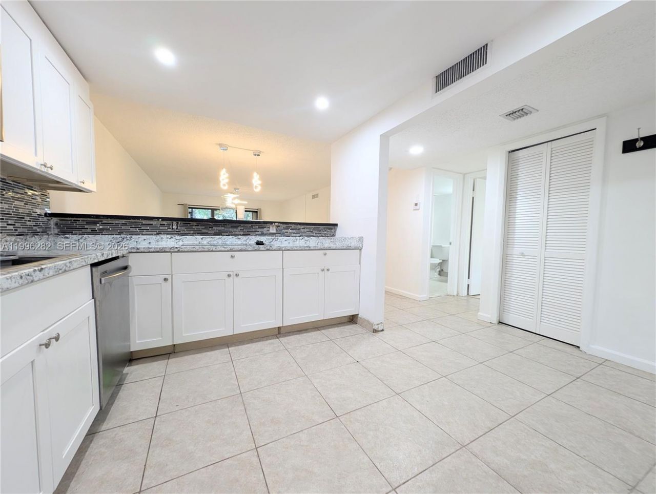 310 Lakeview Dr, Unit 105, Weston, FL 33326 Photo