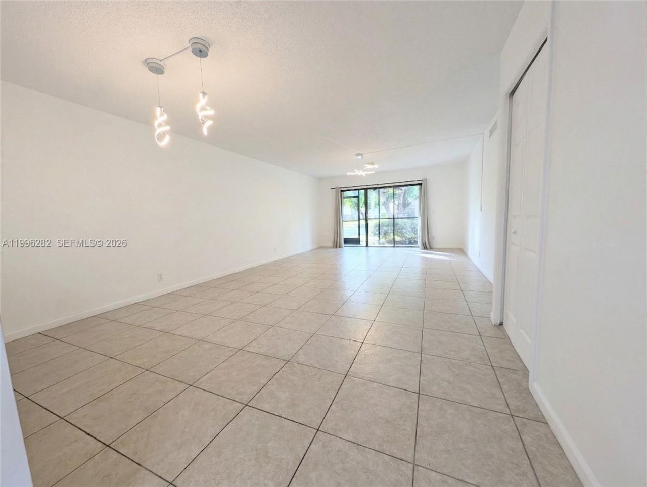 310 Lakeview Dr, Unit 105, Weston, FL 33326 Photo