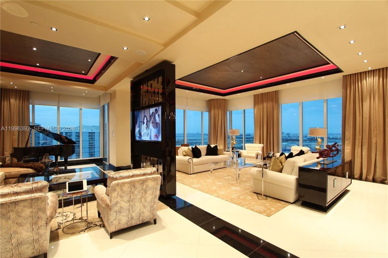 900 Brickell Key Blvd, Unit PH3403, Miami, FL 33131 Photo