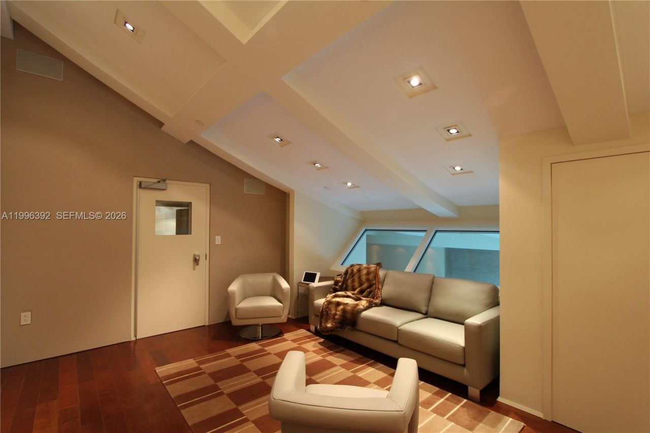 900 Brickell Key Blvd, Unit PH3403, Miami, FL 33131 Photo