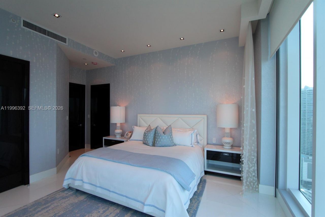 900 Brickell Key Blvd, Unit PH3403, Miami, FL 33131 Photo