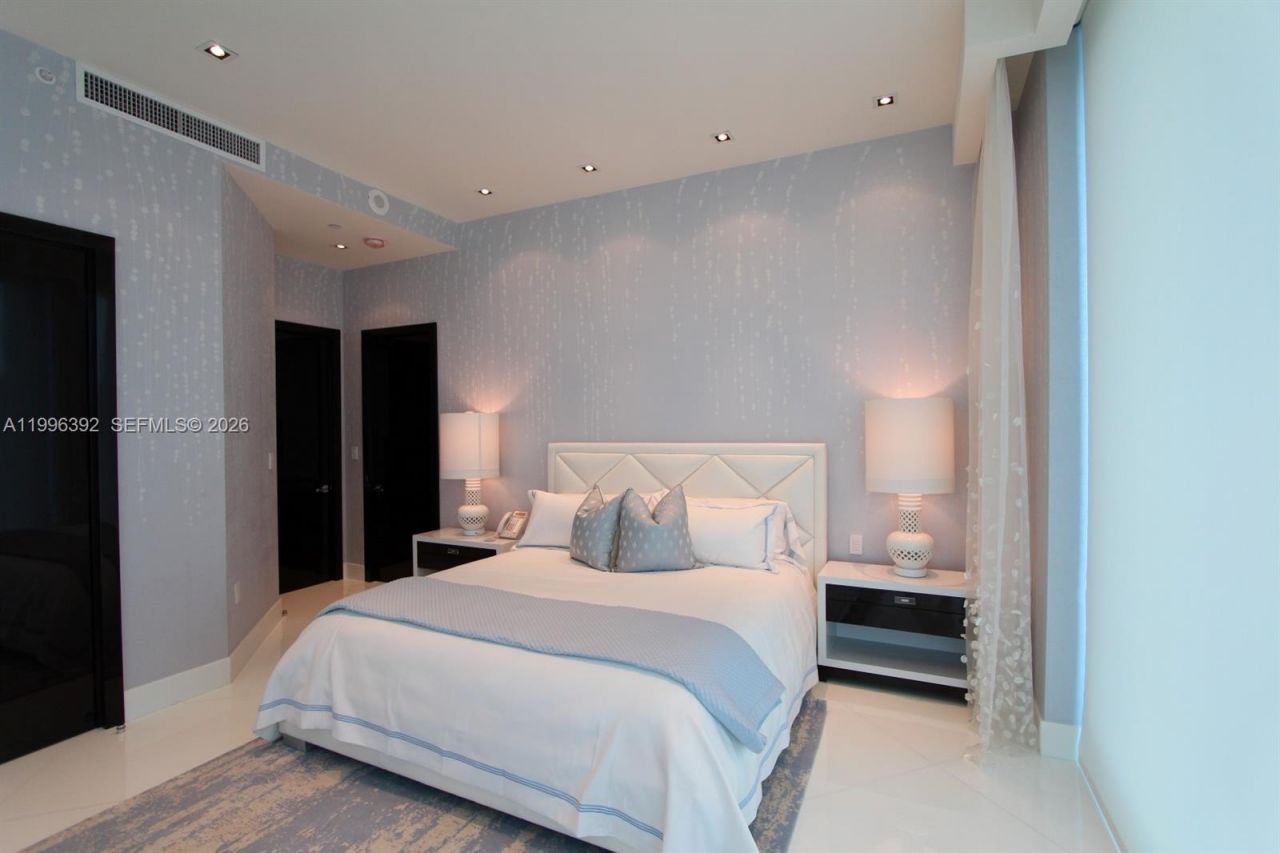 900 Brickell Key Blvd, Unit PH3403, Miami, FL 33131 Photo