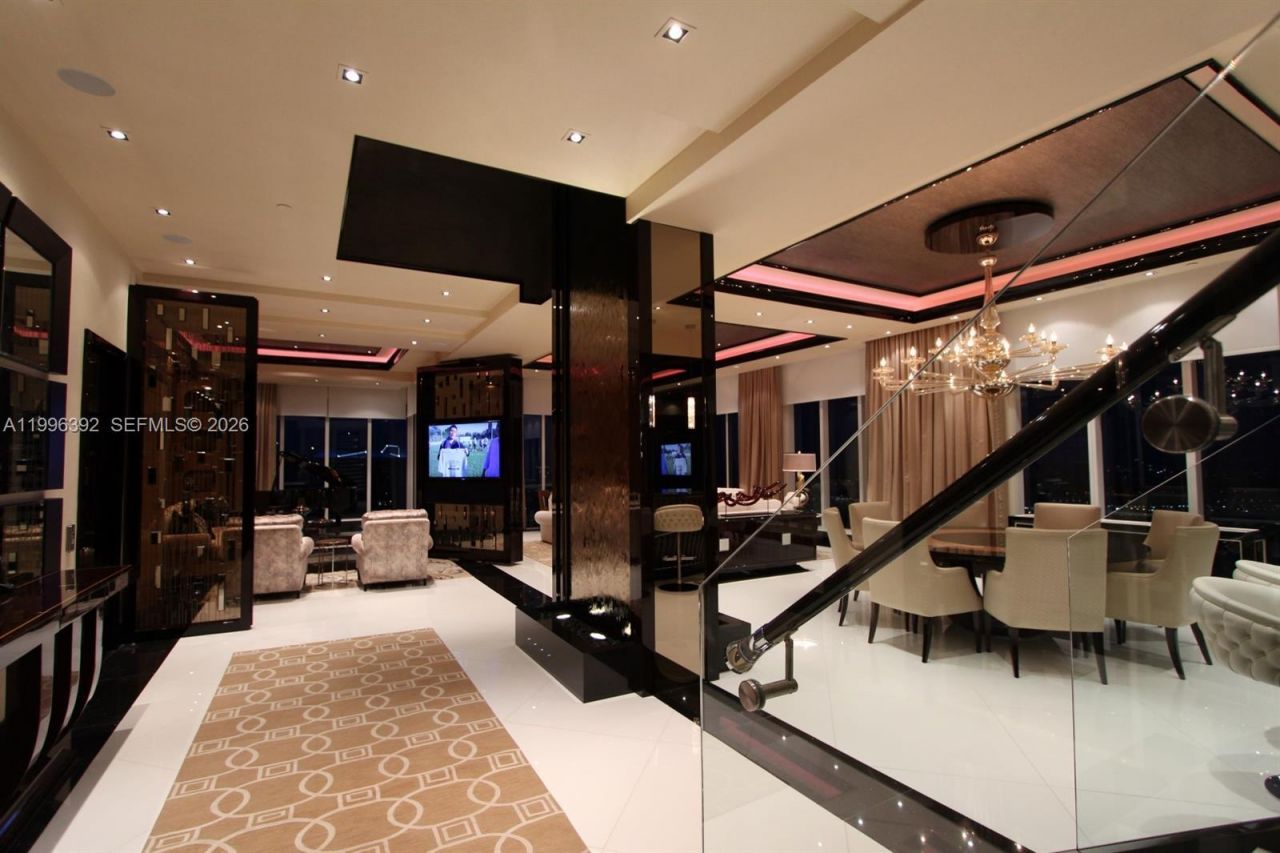 900 Brickell Key Blvd, Unit PH3403, Miami, FL 33131 Photo