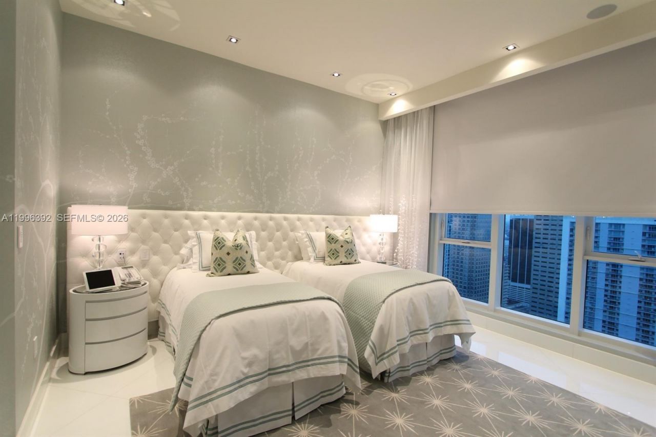 900 Brickell Key Blvd, Unit PH3403, Miami, FL 33131 Photo