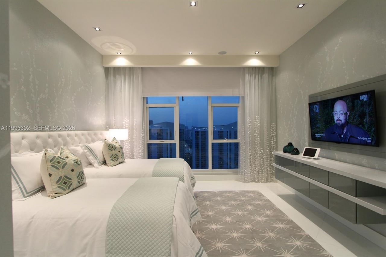 900 Brickell Key Blvd, Unit PH3403, Miami, FL 33131 Photo